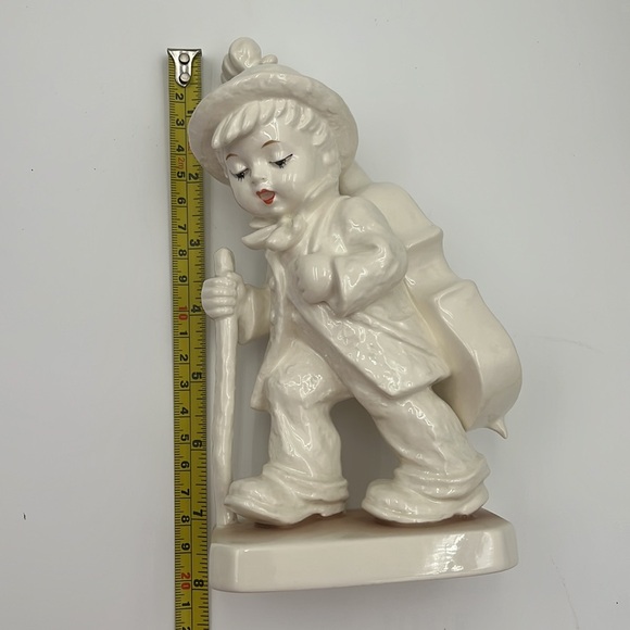 M.J.Hummel Expressions of Youth #164 “ Little Cellist”
Hum 89/11 - Picture 11 of 12